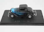 Universal Hobbies Ford Street Rod, 1932. Acondicionado em caixa de acrílico.