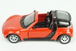 Maisto Smart Roadster Coupe, 1/31. Acondicionado em caixa de acrílico.