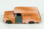 Jadatoys, 1/34, Chevy Suburban, 1957. Acondicionado em caixa de acrílico.