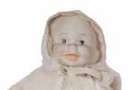 Antiga boneca de porcelana, rosto gira e muda de expressão, 33 cm. Preço de avaliação R$ 650,00