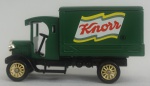 Miniatura - Antigo caminhão de entrega da Knorr, medida 9 x 3 cm, acompanha caixa de acrílico medida 7 x 12 x 6 cm.