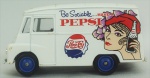 Miniatura - Antiga Van LD 150 1959 de entrega da Pepsi-Cola, medida 8 x 3 cm, acompanha caixa de acrílico medida 7 x 14 x 7 cm.