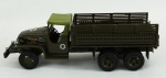 Miniatura caminhão militar - GMC CCKW (1939), em metal e plástico, medida 16 x 4 cm, acompanha caixa de acrílico medida 8 x 18 x 8 cm.(Dois retrovisores precisando de colagem)