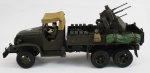 Miniatura caminhão militar - GMC 2.5 TON cargo truck with 4x0.5 AA Machine Gun, em metal e plástico, medida 22 x 9 cm, acompanha caixa de acrílico medida 14 x 29 x 17 cm.