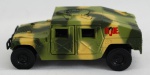 Miniatura carro militar - Hummer Humvee Camuflado, em metal e plástico, medida 10 x 5 cm, acompanha caixa de plástico medida 7 x 14 x 7 cm.