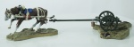 Miniatura - Cavalo de tiro, medida total 27 x 9 cm, acompanha caixa de acrílico medida 8 x 20 x 12 cm.