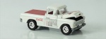 Miniatura Coca-Cola - 55 Chevy Cameo Pickup, medida 7,5 x 2,5 cm, acompanha caixa de acrílico medida 5,5 x 10 x 4,5 cm.