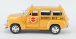 Ônibus - Modelo Escolar Chevrolet Suburban 1950, Medida 5 x 13 x 5 cm, acompanha caixa expositora em acrílico, medida 7 x 14 x 8 cm.