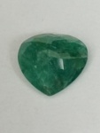 Coração em esmeralda , com 3,00 gramas  x 5,00 cts = 15,00 cts, cristalização excelente , apropriado para pendente.