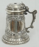 Excepcional Tankard em prata inglesa, ricamente contrastado, peso 1,472 gr , altura 23 cm.