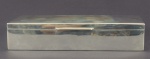 Caixa p/ cigarro, em prata 925 mm, prateiro ANT, medindo 22x11x5 cm, recipiente interno em madeira, peso total 512 gr