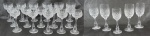 Conjunto em cristal francês lapidado, sendo 7 cálices p/ conhaque, 9 taças p/ vinho branco, 5 fluts, total 21 peças