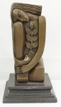 Salvador Dali-"Mulher abstrata" escultura em bronze, base de granito, assinada.Medidas altura escultura 20 cm, base 4 x 13 x 13 cm.