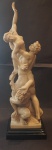 Escultura em resina, representando figura nua, altura 66 cm.OBS: RETIRADA NO LOCAL AV ATLANTICA