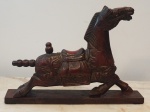 Escultura oriental em madeira , representando cavalo, medindo 22x29 cm. OBS: RETIRADA NO LOCAL AV ATLANTICA