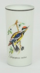 Copo em opalina na cor branca , decorado com pintura a mão ao centro com pássaro Sphyrapicus Vapius . Medidas 14 x 7 cm.