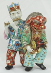 Grupo escultórico em porcelana policromada representando Musicistas  chineses. (dedinho e flauta quebrada) . Medias 30 x 23 cm.