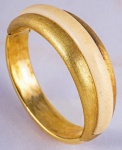 Excepcional pulseira em ouro amarelo 18 quilates e Marfim, peso total 55.4 gr.