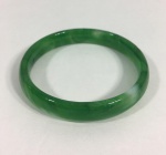 Pulseira em jade verde, medindo 7 cm de diâmetro