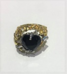 Excepcional anel dois em um, em ouro amarelo 18 k, Ouro Branco 18 k,Onyx lapidação em forma de coração,21 diamantes lapidação brilhante e 2 diamantes lapidação baguete. Aro 15. Peso total 18gr.