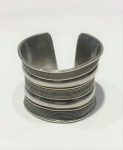 Bracelete tibetano, em prata c/ contraste 925, peso 89.7 g