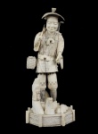 Grupo escultórico de marfim oriental , selo vermelho, representando Lenhador. Alt. 47 cm.