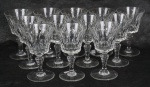 BACCARAT. Doze taças para vinho branco em cristal francês , lapidação Piccadilly. Alt. 12 cm.