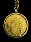 Cordão e moeda austro hungaro, em ouro amrelo, datado de 1915, cordão com 57 cm e peso 28.8 gr, moeda castroada medindo 45 mm peso 18.8 gr, peso total 47.6 gr