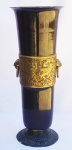 Antigo Bengaleiro e metal dourado, decoração Chinoiserie. Apresenta restauro na base, medindo 58 cm de altura.
