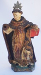 SÃO DOMINGOS. Imagem em madeira entalhada e policromada, medindo 18 cm.
