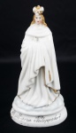 Santa/Imagem em porcelana, "H. MARIA PHILIPPSDORF", medindo 16 cm de altura.