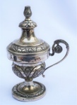 Lamparina em Prata, peso: 145 g, medindo 16 x 11 cm.
