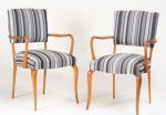 Moveis Paciornik - Par de cadeiras de braço, década de 1950, em pau marfim com estofamento de tecido listrado. Medida 91 x 58 x 60 cm.