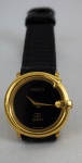 GUCCI - Relógio de pulso suíço, quartz, caixa plaqueada a ouro, pulseira em couro na cor preta, funcionando
