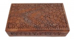 Caixa porta jóias em madeira , ricamente esculpida em relevo com flores . Medidas 6 x 25 x 15  cm.