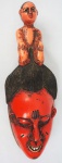 ARTE  AFRICANA. Máscara em madeira policromada representando Gouro, medindo 48 x 16 x 12 cm.