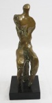 AGOSTINELLI. Escultura em Bronze representando figura masculina, com base em granito, assinada, medindo 51 cm de altura (escultura, 19 x 17 cm (base).