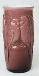 Vaso em vidro leitoso na tonalidade lilás , decorado com pássaros. Alt. 26 cm.