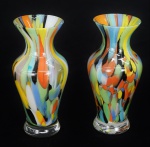 Par de pequenos vasos em vidro de murano multicolorido. Alt. 15 cm cada