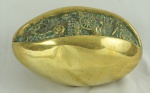 DOMENICO CALABRONE - " Ovo". Escultura oval em bronze dourado e polido, medindo 18x30x20 cm, assinado e datado de 79