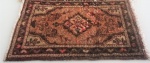 Tapete Hamadan, medindo 53 x 42 cm . No estado (faltando lã).