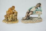 Lote contendo 2 grupos escultóricos , sendo: 1 em resina "Velho no banco com casaco" ( no estado, alguns lascados - 15 x 17 cm) e 1 em cerâmica policromada "Velho com mala"( 16 x 20 cm).