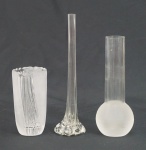 Lote com 3 peças, sendo: 2 vasos ( 17 cm e 25 cm) e solifleur (30 cm).