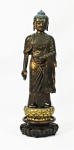 Escultura em metal dourado representando Divindade. Acompanha peanha em madeira . Alt. total 40 cm.