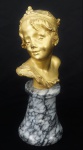 RAOUL LARCHE . Escultura em bronze, representando Menina. Assinado e numerado. Base de mármore. Alt. total 20 cm.