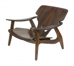 Sergio Rodrigues, poltrona DIZ, em madeira nobre jacarandá, assento e encosto em madeira curvada. Medida 66 x 73 x 90 cm.