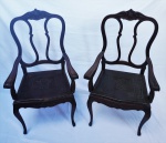 Par de poltronas Luiz XV em jacarandá , assento em couro pirogravado ( no estado). Medidas 107 x 56 x 47 cm.