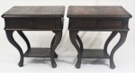 Par de mesas laterais  estilo chipandelle em jacarandá com 1 gaveta e 1 prateleira. Medida 52 x 50 x 36 cm.
