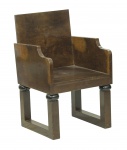 Poltrona/trono art deco, em madeira nobre, medindo: 87x55x53 cm