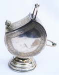 Bomboniere de Prata 800ml, prateiro Michel Kuri, peso: 188 g, medindo 14 x 11 cm.